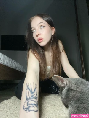 aswrinna - i’m available rn for snapchat sexting and videochats if anyone