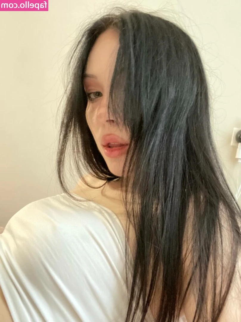 aswrinna - I wanna lay it on your face instead ;)