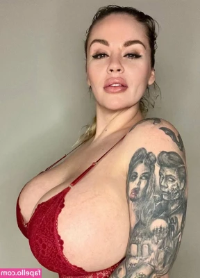 vamp_vixen [ vamp-vixen ] - Taking a bath 🛁 wish you were here 💕💋
