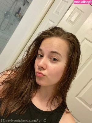 Lainey Lynn [ lainey-lynn ] - Just waiting for you to walk in on me...