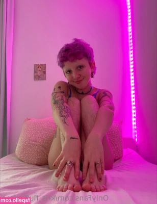 madison_olsen [ madison-olsen ] - Sharing some me time with you during my red light special  Cum glow