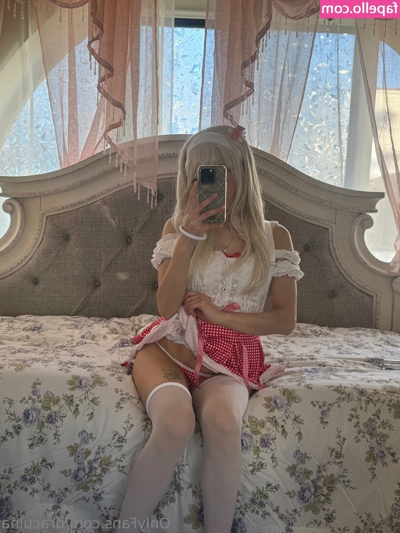 Dracuina [ dracuina-7 ] - I need some more body oil. Would you help me put it on?  Check your