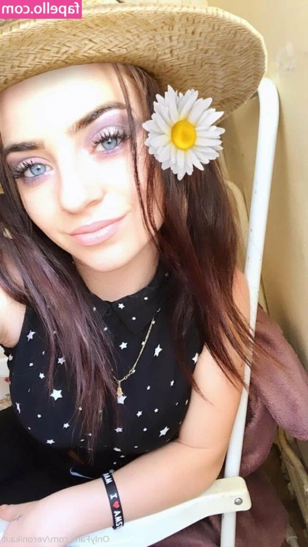 veronika.it [ veronika-it ] - Sorry for the wait loves 😘 Tell me what content you want to see