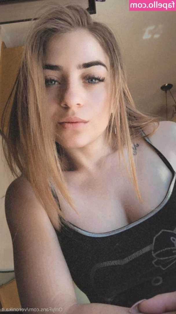 veronika.it [ veronika-it ] - ok boys im coming back in 2 min
