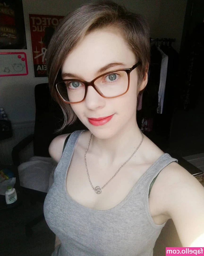 Emma Thorne [ emma-thorne ] - New cumshot vid! Haven't had my "twin" involved in a video in a