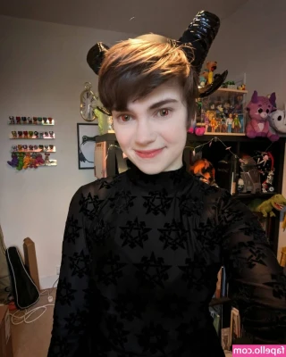 Emma Thorne [ emma-thorne ] - A brand new JOI is on the way! Slide up in my DMs if you just can't
