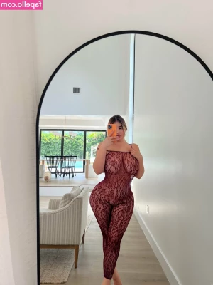 anastasiiakvitko111 [ anastasiiakvitko111-5 ] - Who s getting in with me