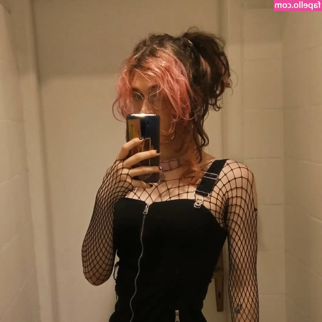 ppyremi - Lazy day 😌 DM to talk with me today😘