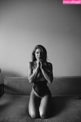Svetlana Sinitsyna [ svetlana-sinitsyna ] - Weekly in the dms! Little tease in black lingerie. This video is
