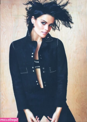 Jaimie Alexander [ jaimie-alexander ] - Mornin messy hair twerk
