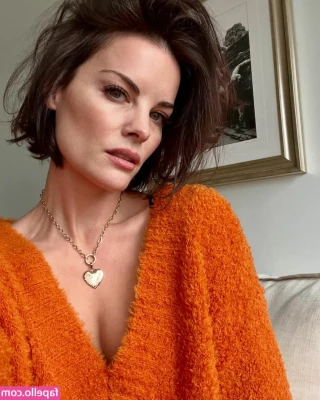 Jaimie Alexander [ jaimie-alexander ] - Ici tu as de court instant de ma vidéo de 37m avec ma stagiaire que