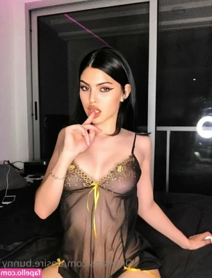 Desiree Bunny [ desiree-bunny ] - Sono una Mistress    ma non perderò mai la mia femminilità