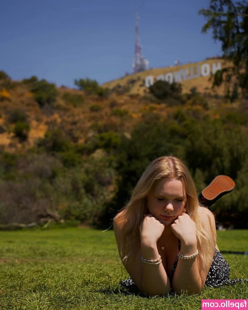 Hanna Lively [ hanna-lively ] - Mandé estos dos videos con mi boobies al aire a un chico que