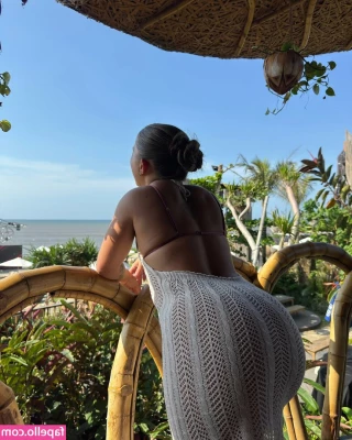 offcatarinaramos - Taking Sunday a little seriously  now on your knees and worship 