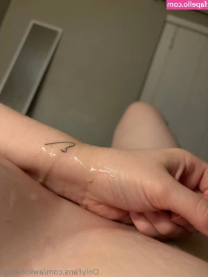 awkotacogf - I love dressing up