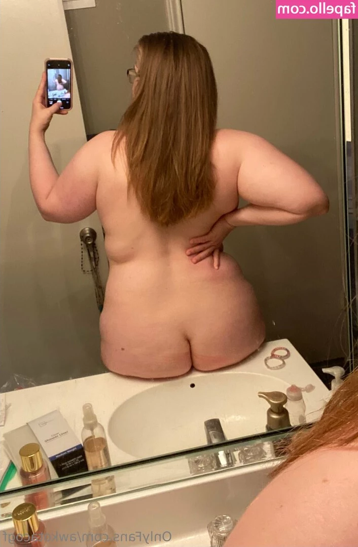 awkotacogf - check your DM see how HOT  my pussy was this morning
