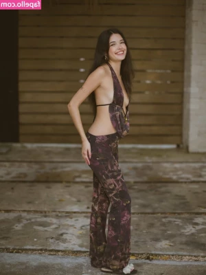 Michelle Mendizábal [ michelle-mendiza-bal ] - I am trying to make some space so you can look better at me. 🥰
