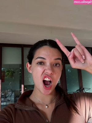 Michelle Mendizábal [ michelle-mendiza-bal ] - I like you behind me