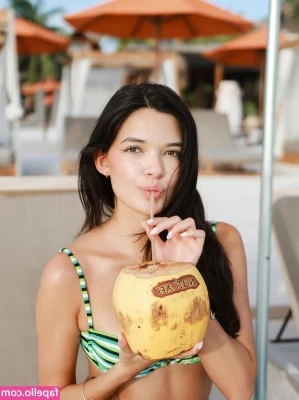Michelle Mendizábal [ michelle-mendiza-bal ] - For those who are gaining weight  I recommend smoking weed and then
