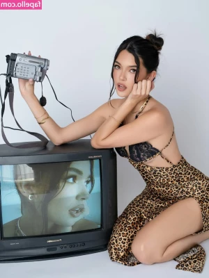 Michelle Mendizábal [ michelle-mendiza-bal ] - Why  when I first set up my library  did I decide to first take pics