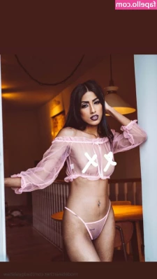 badgyalshaw [ badgyalshaw-1 ] - Rough against the wall