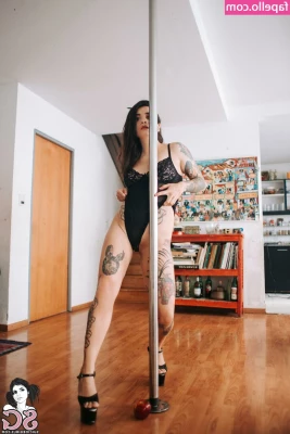 Deskicio Suicide [ deskicio-suicide ] - Cooking in the kitchen and thought my tits looked good   what do you