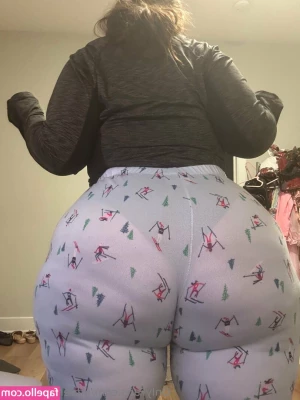 udderlyadorable [ udderlyadorable-1 ] - Leggy Sunday Pic   DonnaAfrica  Legs  Pic  OnlyFans