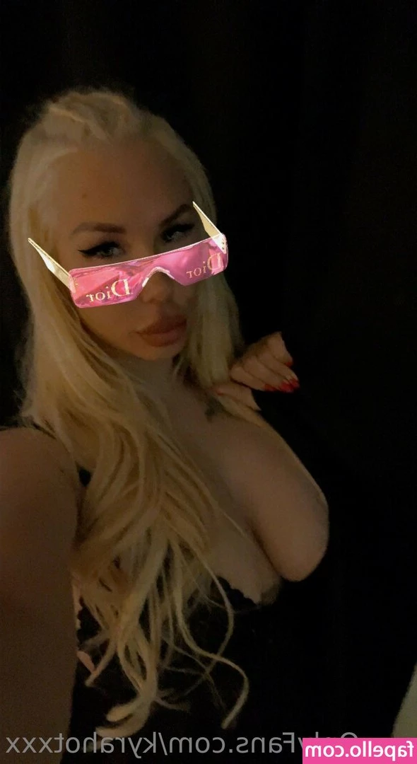 Kyra Hot [ kyra-hot ] - oh I got my tits done by the way