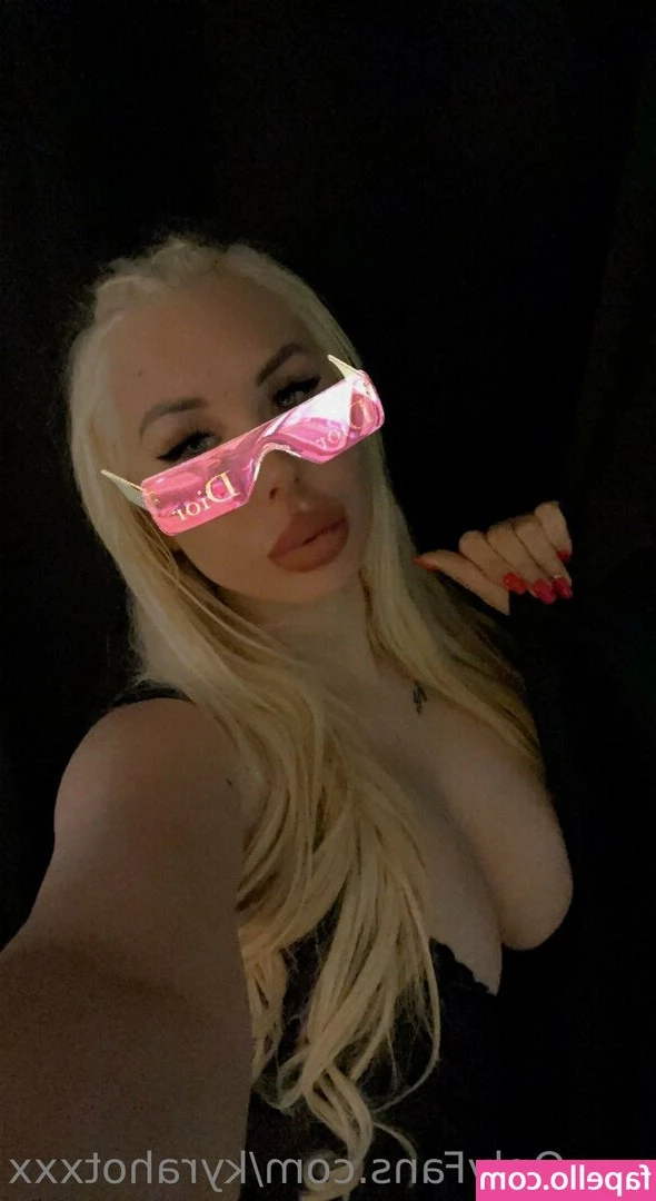 Kyra Hot [ kyra-hot ] - I hope you guys like the free pics I post here  but you d be getting
