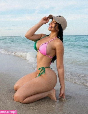 Roxana Ventura [ roxana-ventura ] - I need a foot massage stat