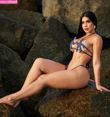 Roxana Ventura [ roxana-ventura ] - Morning you horny lot  The weathers crap so I m in bed all day 