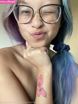 officialkendamababe - Pink bra peekaboo 💕