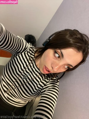clearlyyclaire - New VID coming to DMs 😈