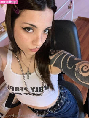 clearlyyclaire - Should I go to D.C. 🏛 10/18-10/21 🤔?