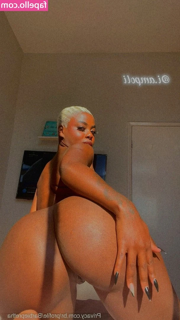 Poliana Ferreira [ poliana-ferreira ] - Wanna know my naughty thoughts? Dm me!