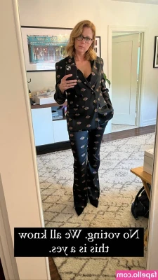 Jenna Fischer [ jenna-fischer ] - Maid with very big buttocks.