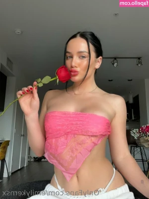 Emiemilykernsx - today again a video in my bedroom☺️, I'm excited again