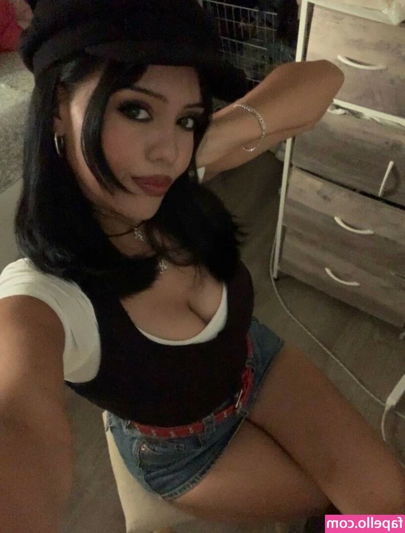 Fairykarime - 1x VS .5 lens...  Pretty cool to see them side by side, which one do