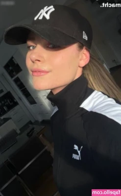 Emilia Bte [ emilia-bte ] - Do I get hard in your hand or your mouth