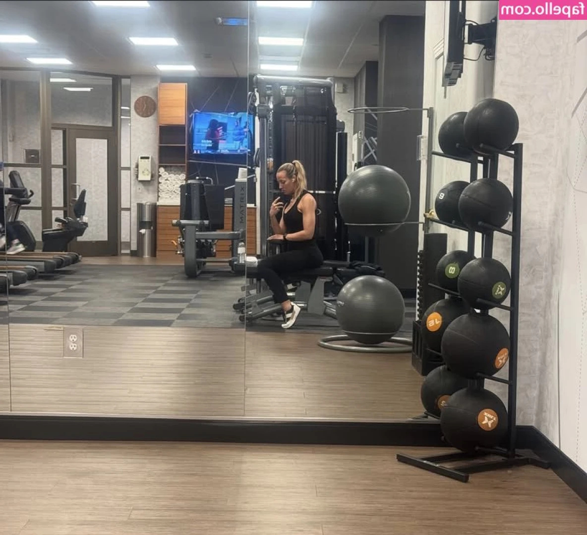 Nita Strauss [ nita-strauss ] - @jrippher