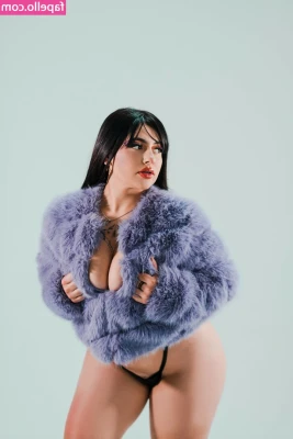Zoee_Cruz [ zoee-cruz ] - Skimming on Big Farma! https://of.tv/video/654d2d4238841e0001bd4258