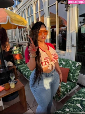 King Steph [ king-steph ] - 🤭 call me ms.apple bottom today