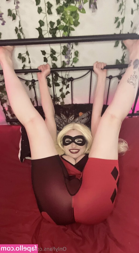 selenelafae - i m so horny right now