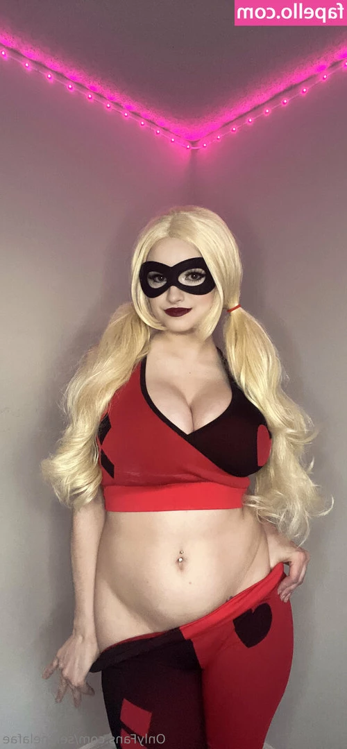 selenelafae - Feeling sexy and hot