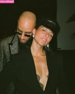 Alicia Keys [ alicia-keys ] - Who’s gonna join my live show this Friday? 💦 We’re gonna play