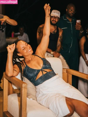 Alicia Keys [ alicia-keys ] - cum watch me get strapped by @fmaryjane in your dms tomorrow😈
