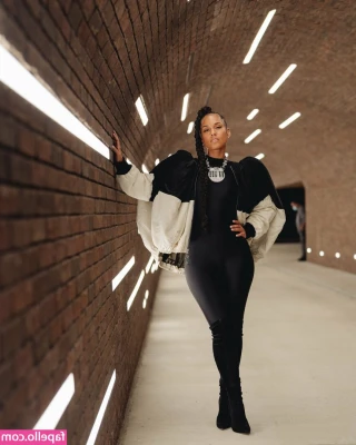 Alicia Keys [ alicia-keys ] - I’m back guys! I had some pretty intense treatment and am slowly