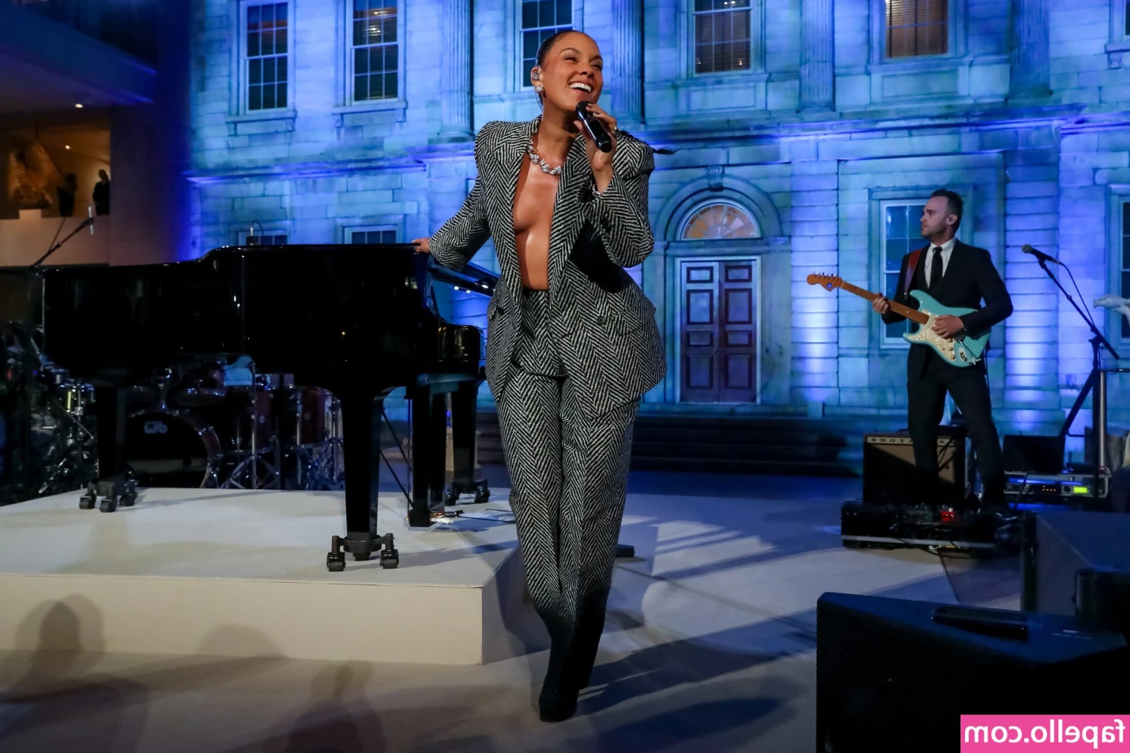 Alicia Keys [ alicia-keys ] - 7 - This is a beautiful video with tons of foreplay in the form of
