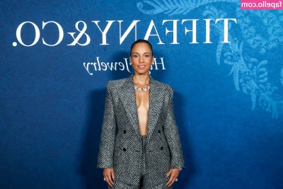 Alicia Keys [ alicia-keys ] - Flash Friday 🍒 Pussy Edition 😻