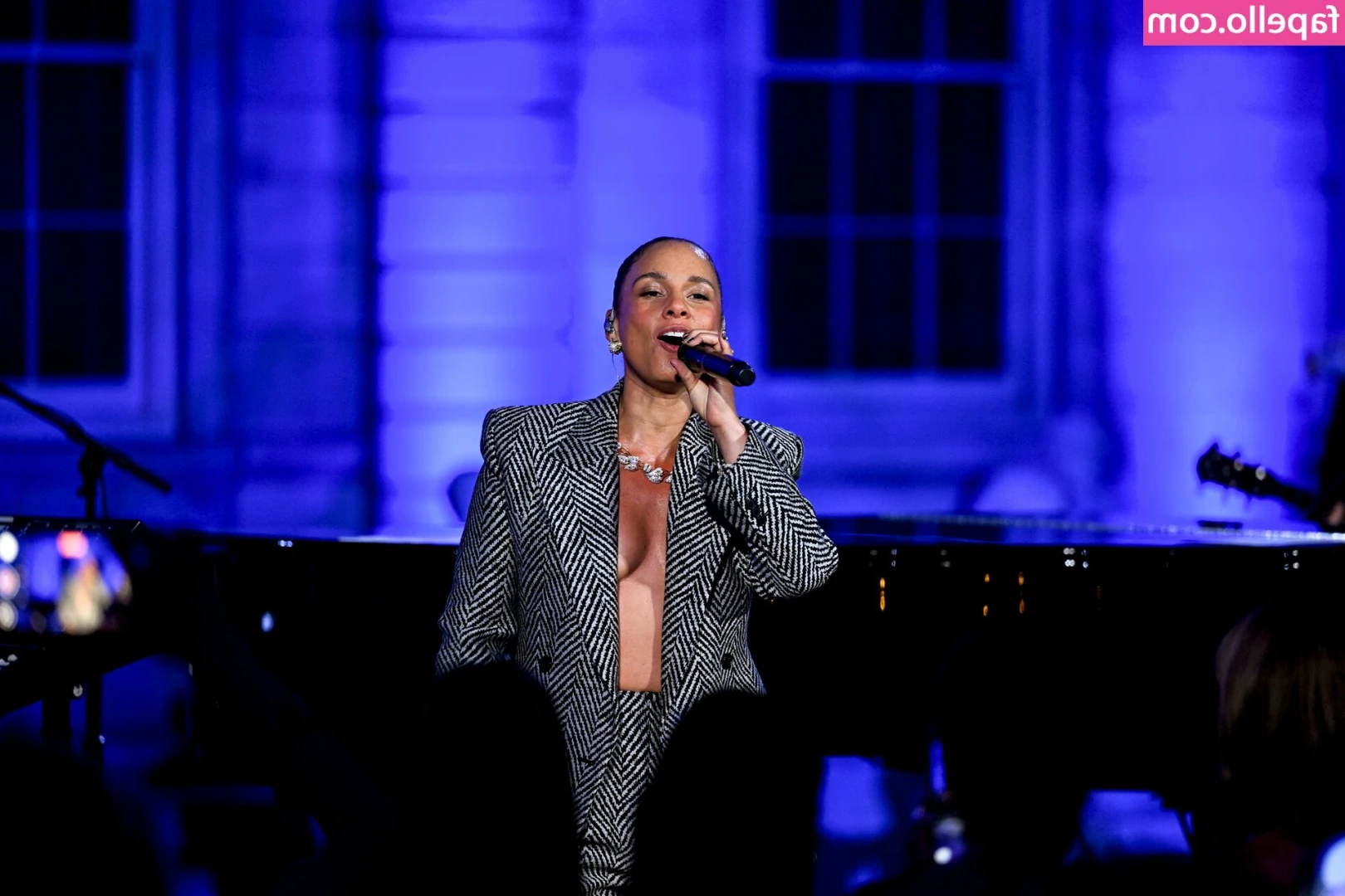 Alicia Keys [ alicia-keys ] - It's Fetish Friday and you know what that means 😈 I want to hear